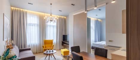 Premium Apartment, 1 Bedroom, Kitchenette, River View (40 sqm) | Living area