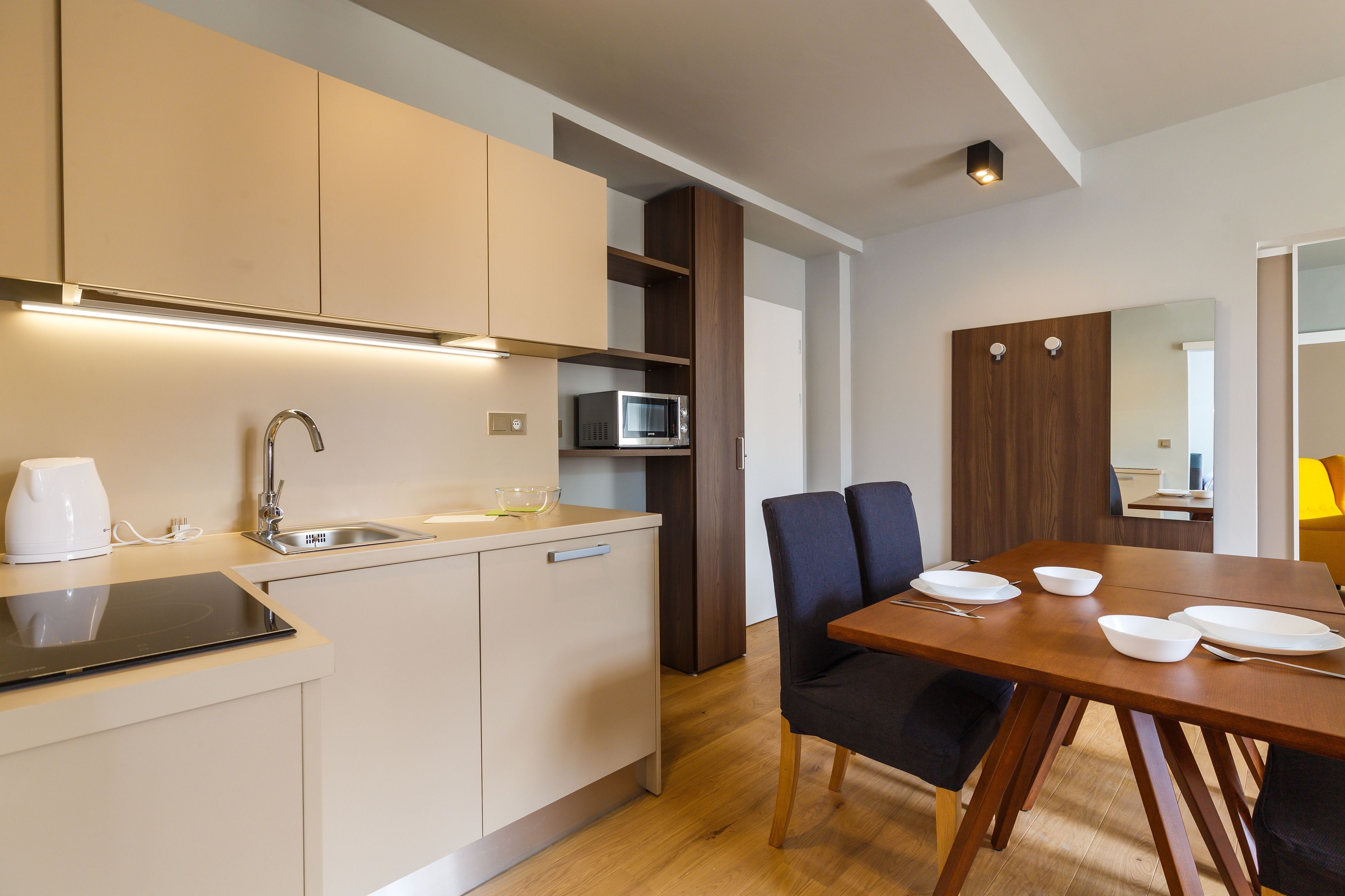 Premium Apartment, 1 Bedroom, Kitchenette, River View (40 sqm) | In-room dining