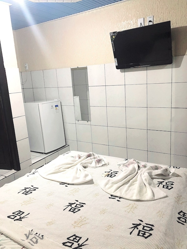 經濟雙人房, 1 間臥室 | 迷你吧、書桌、熨斗/熨衣板、免費無線上網