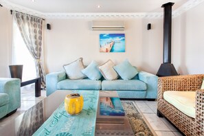 TV màn hình phẳng 65-inch có truyền hình vệ tinh, TV, Netflix 