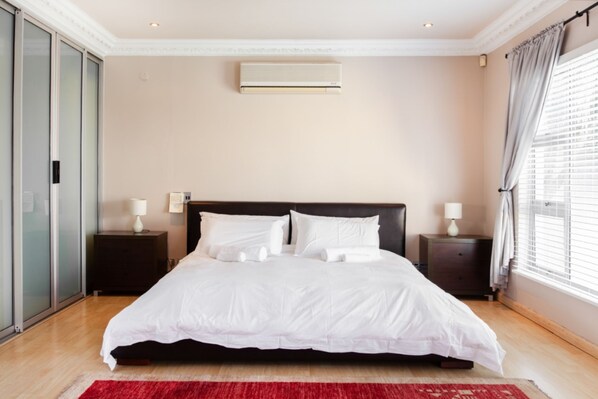 House, 4 Bedrooms | 4 bilik tidur, peralatan tempat tidur premium, gebar bulu kapas 
