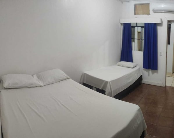 Basic Triple Room | 1 bedroom, desk, free WiFi, bed sheets