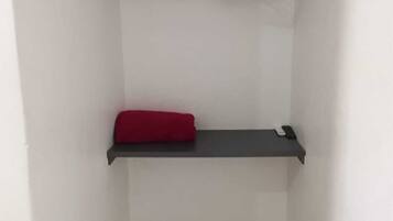 Quarto solteiro | 1 quarto, escrivaninha, Wi-Fi de cortesia, roupa de cama