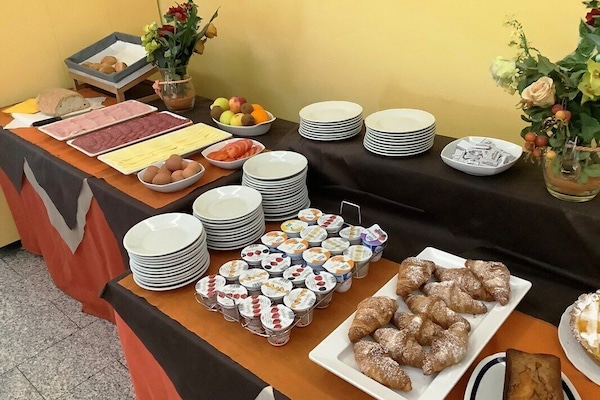 Lunch and dinner served