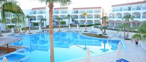 Innenpool, Außenpool