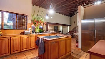 Entire Lodge Ulwazi | Private kitchen | Full-sized fridge, microwave, oven, stovetop