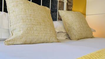 Iron/ironing board, free WiFi, bed sheets