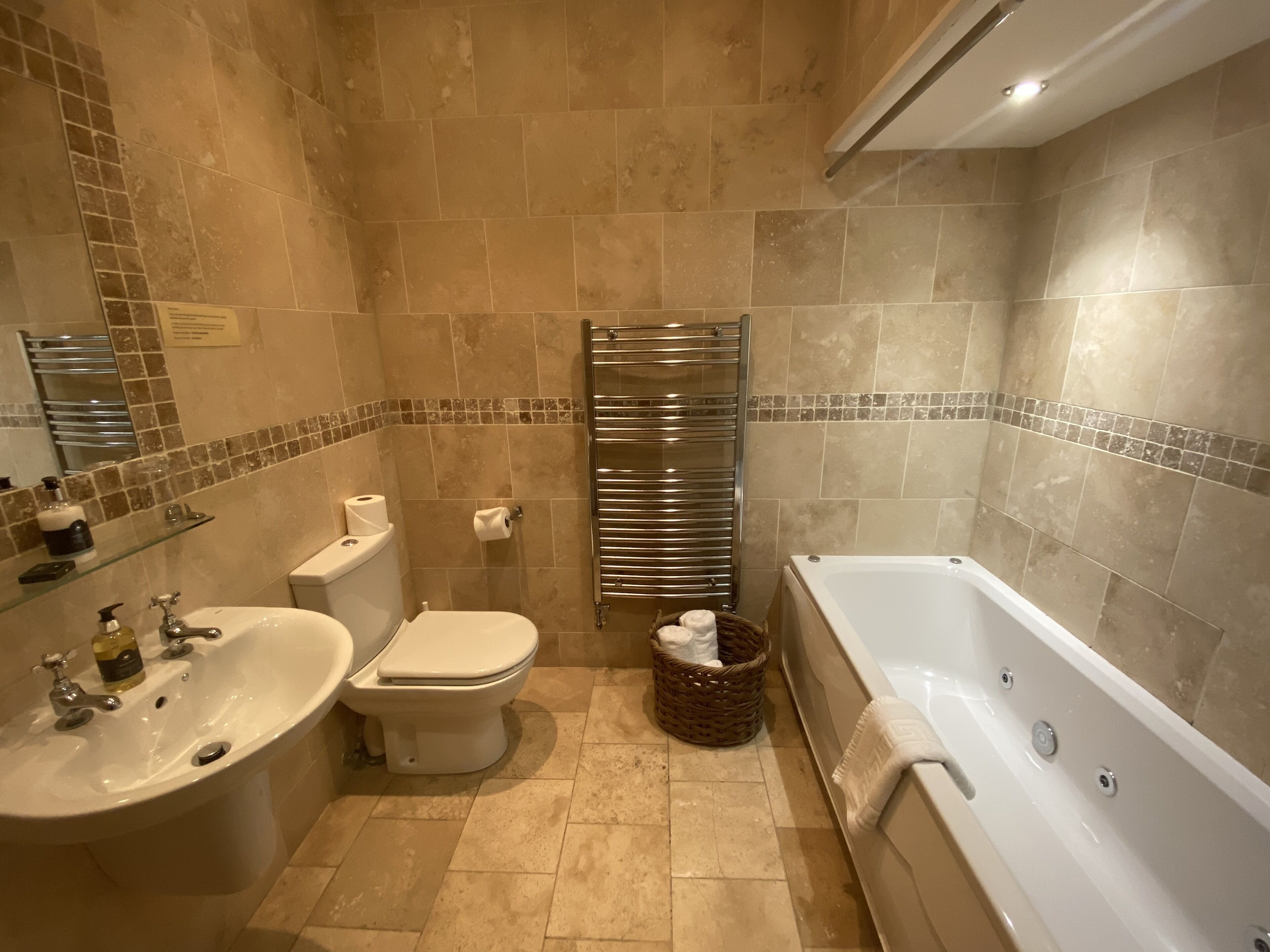executive suite | bathroom | free toiletries, hair dryer, towels