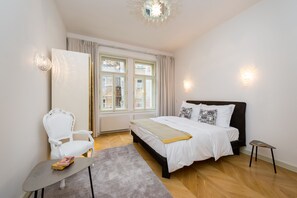 อพาร์ทเมนท์, 3 ห้องนอน (Valentinska 11) | เครื่องนอนระดับพรีเมียม, ตู้นิรภัยในห้องพัก