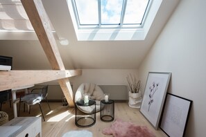 Premium bedding, in-room safe, individually decorated - Empirent Design Apartments (Prague)