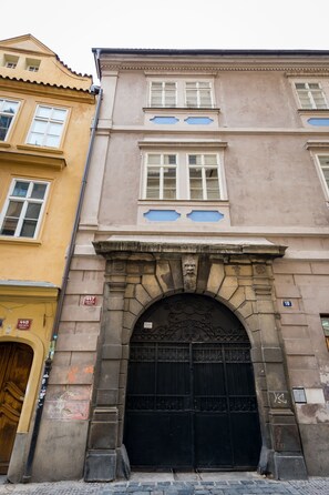 Property entrance - Empirent Design Apartments (Prague)
