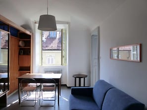 Apartment, 1 Schlafzimmer | Essbereich im Zimmer