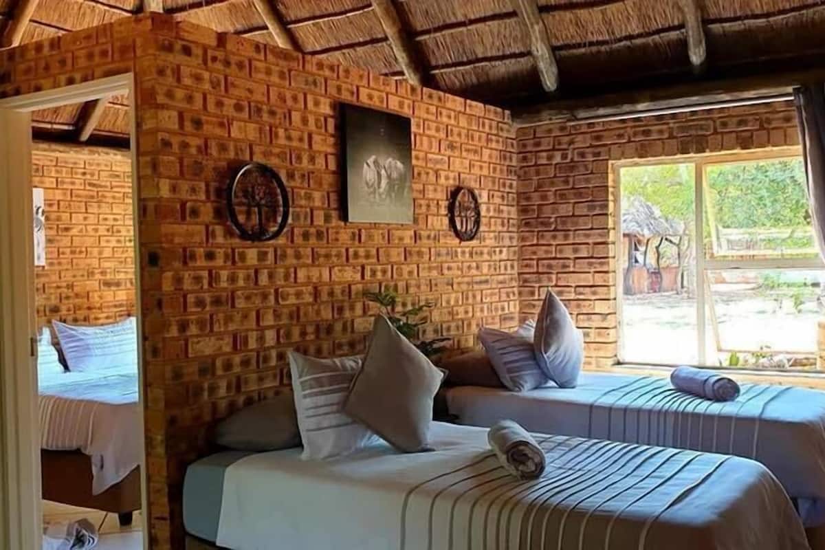 Family Chalet, 2 Bedrooms, Kitchen, Garden View (4)