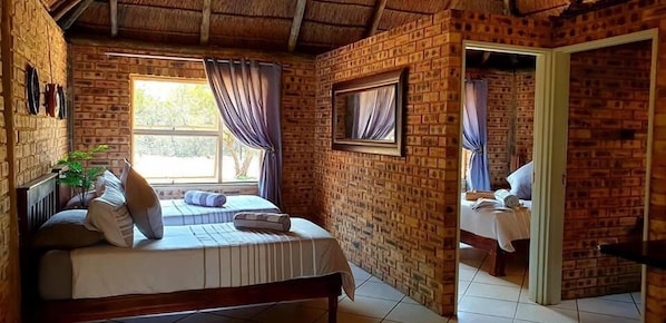 Family Chalet, 2 Bedrooms, Kitchen, Pool View (3)