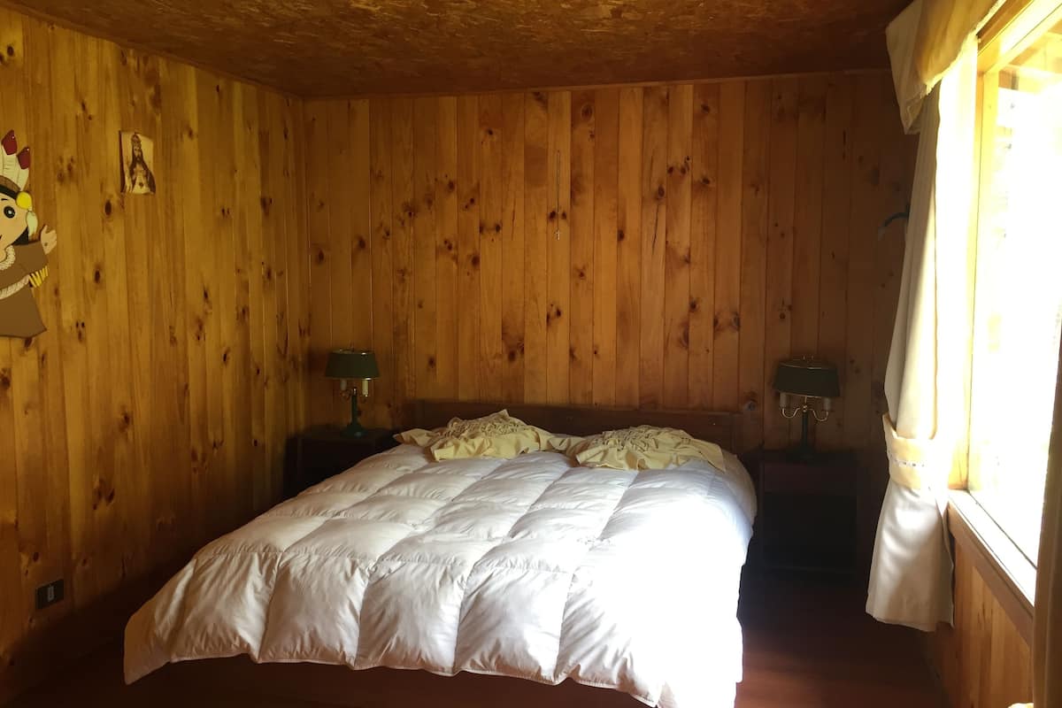 Habitación estándar doble, 1 cama doble, baño compartido | Tabla de planchar con plancha