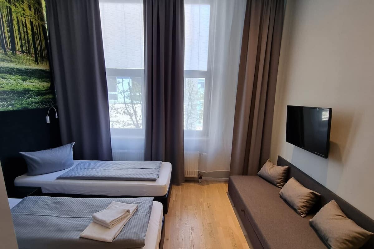 Kamar Standar | Minibar, meja kerja, kedap suara, dan setrika/meja setrika