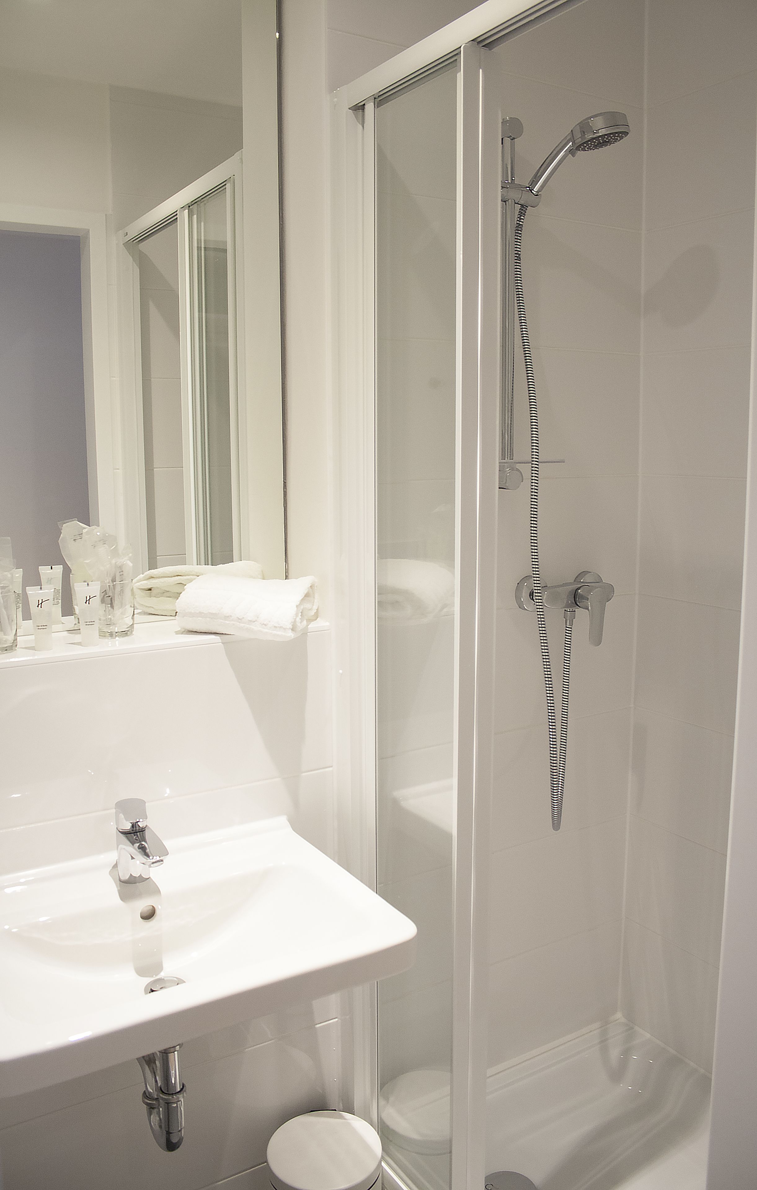 shower, free toiletries, towels