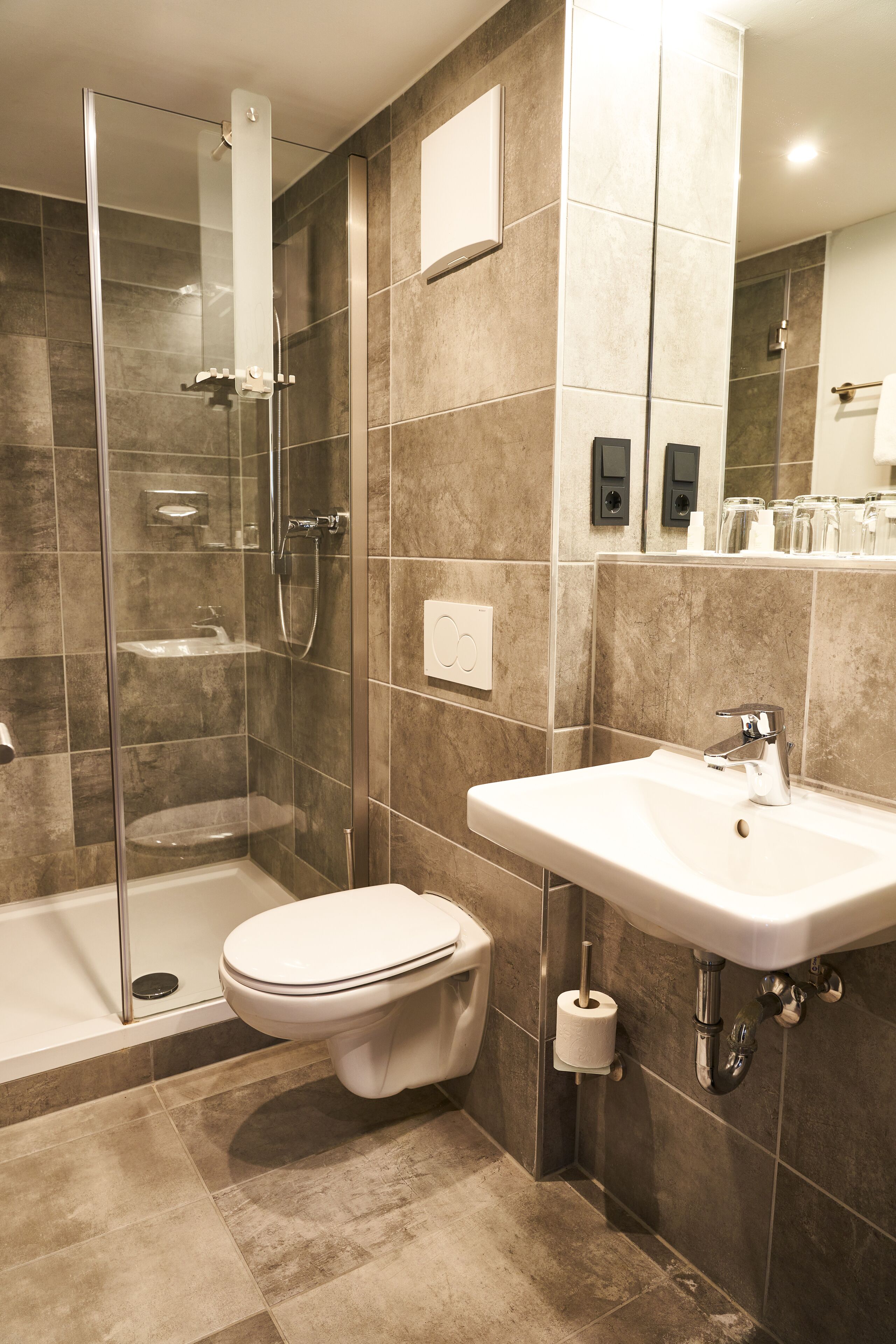 shower, free toiletries, towels