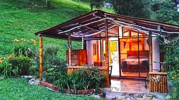 Studio Suite có tầm nhìn toàn cảnh | Nệm có lớp đệm bông, trang trí khác biệt