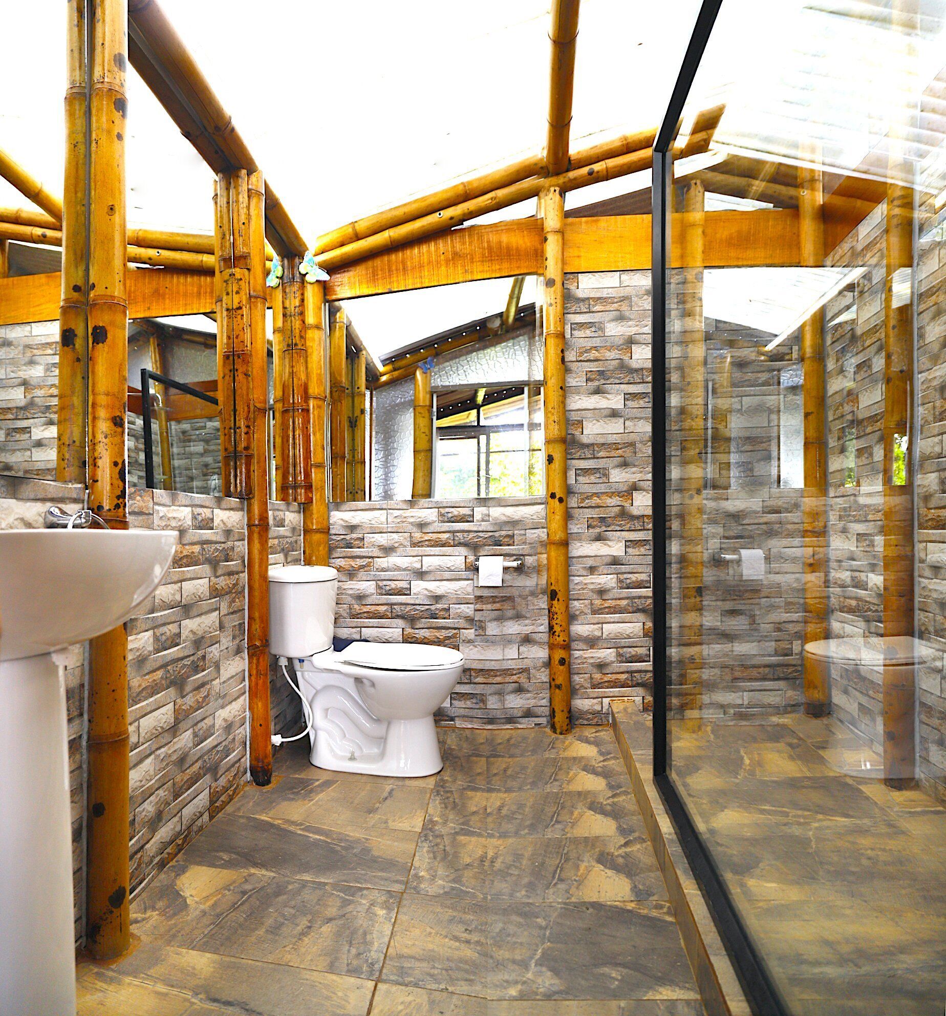 Suite studio panoramique | Salle de bain | Articles de toilette (gratuits), serviettes fournies