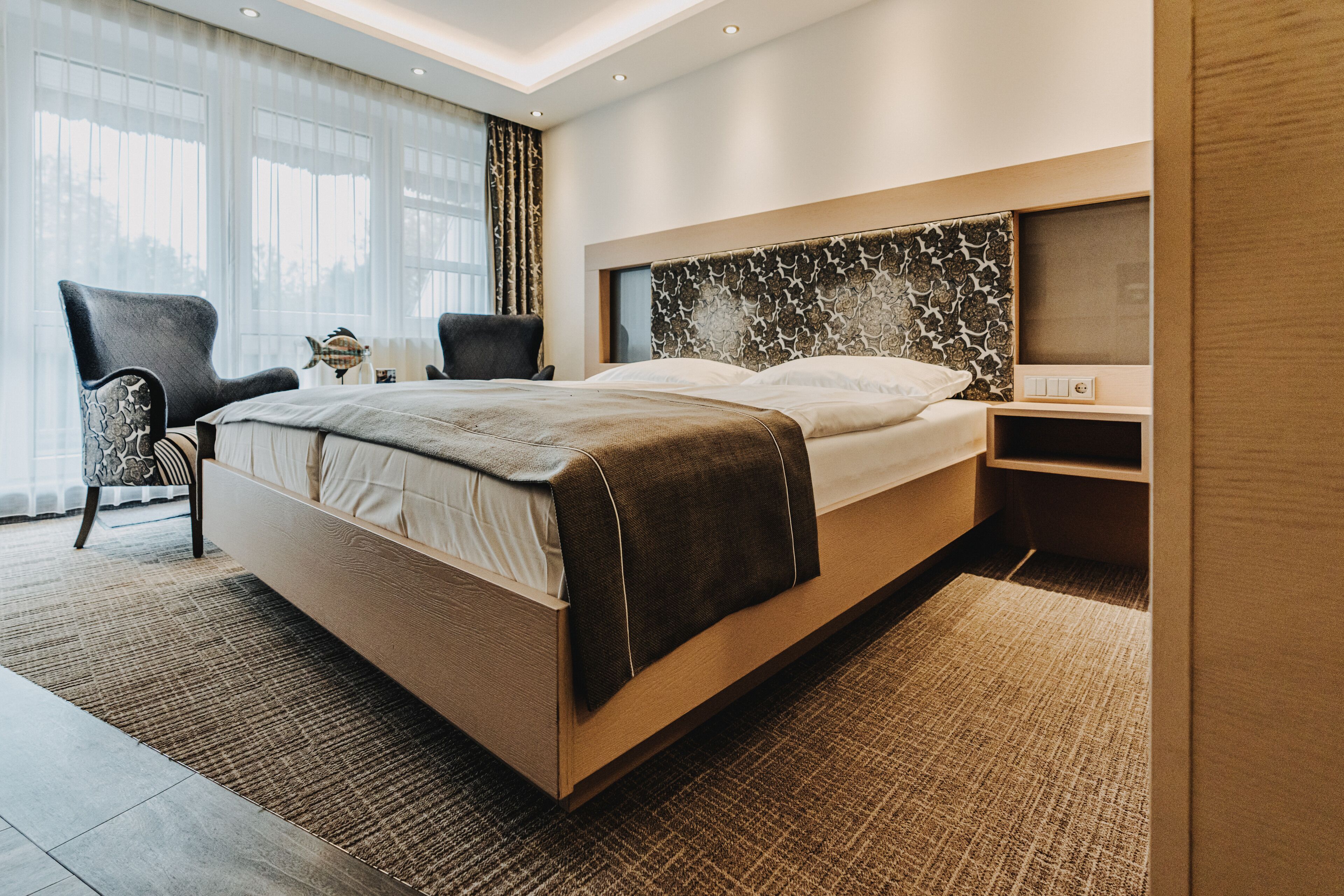 deluxe double room, balcony | 1 bedroom, minibar, in-room safe, desk