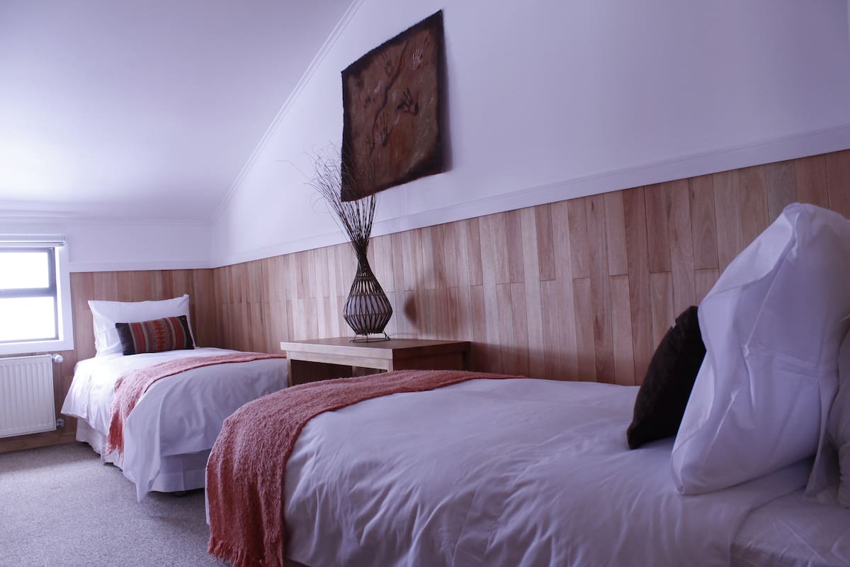 Chambre Triple Standard, 3 lits une place | Fer et planche à repasser, lits bébé (gratuits)