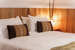 Standard Double Room, 1 Double Bed | Premium bedding, iron/ironing board, free WiFi, bed sheets - Hotel Aquaterra (Natales)