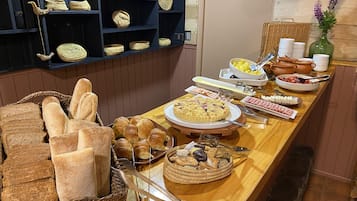 Free daily buffet breakfast
