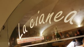 A restaurant interior with a glass window displaying the name "La Cianea". - Garni Rautal B&B (Marebbe)