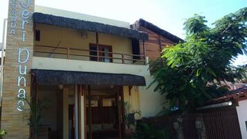 Fachada de la propiedad