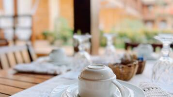 Free daily buffet breakfast