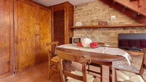 Apartment (Borgo San Jacopo 21, Florence) | In-room dining - Ponte Vecchio Suite by Home Sharing (Florence)