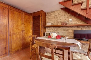 Apartment (Borgo San Jacopo 21, Florence) | In-room dining - Ponte Vecchio Suite by Home Sharing (Florence)
