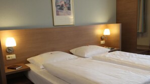 Basic Double Room, City View | Desk, soundproofing, WiFi (free) - Hotel Euler Haus (Wetzlar)