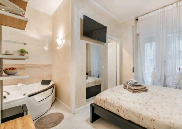 Doppelzimmer | Italienische Bettbezüge von Frette, hochwertige Bettwaren, Minibar