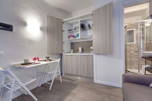 Studio (Via De Macci 31, Florence) | Privékitchenette | Een koelkast, een kookplaat