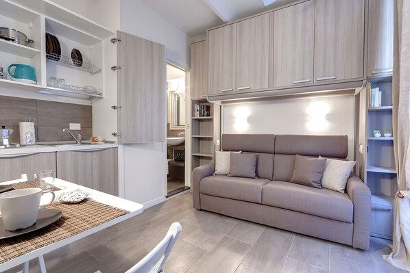 Studio (Via De Macci 31, Florence) | Essbereich im Zimmer