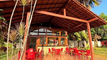 Poolside bar