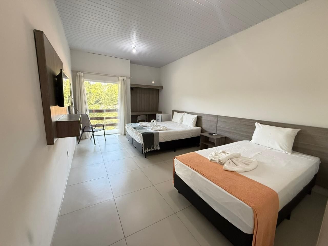 Habitación triple superior | Minibar, wifi gratis y ropa de cama 