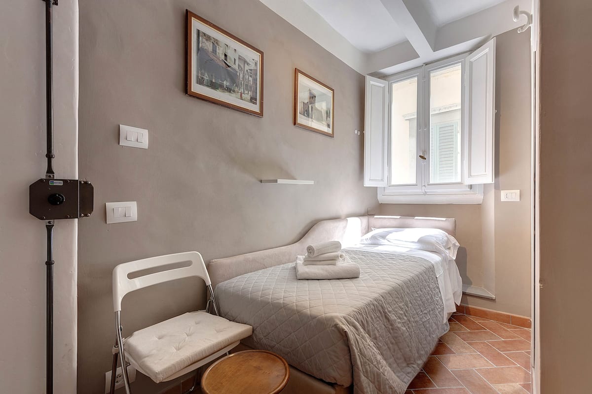 Studio (Via dei Pepi 17 Florence)