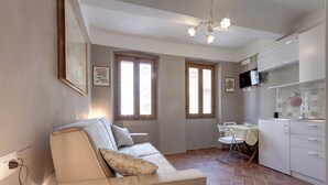Studio (Via dei Pepi 17, Florence) | Living area | Flat-screen TV - Marchesino Apartments by Home Sharing (Florence)