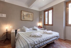 Studio (Via dei Pepi 17, Florence)