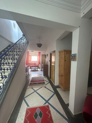 Maison mitoyenne Familiale, 1 chambre, vue ville | Coin séjour