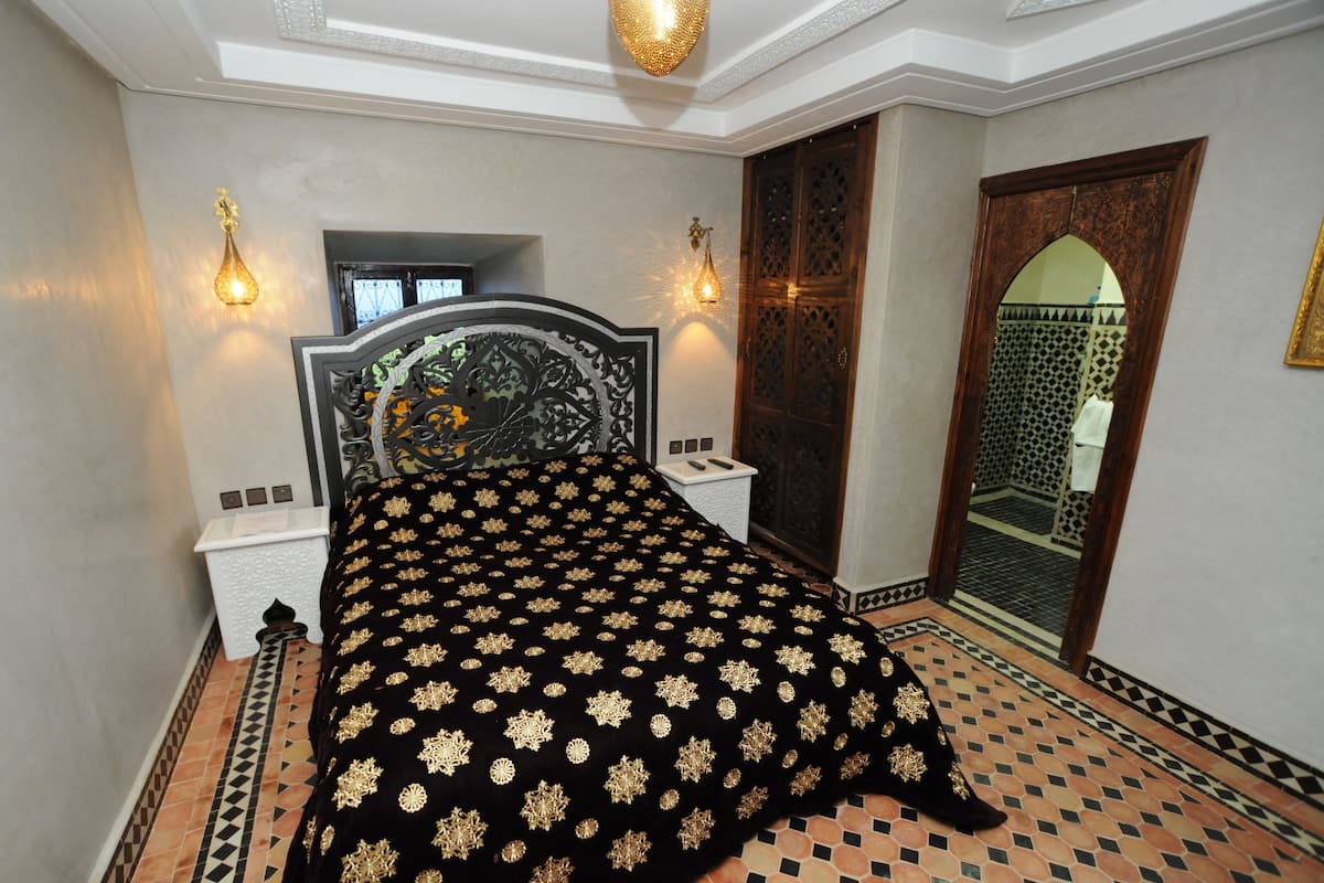 Premium bedding, free WiFi
