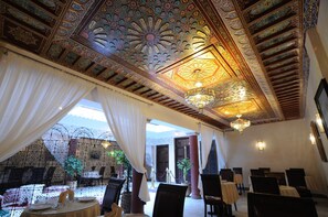 Se sirven desayunos, comidas, cenas y cocina marroquí 