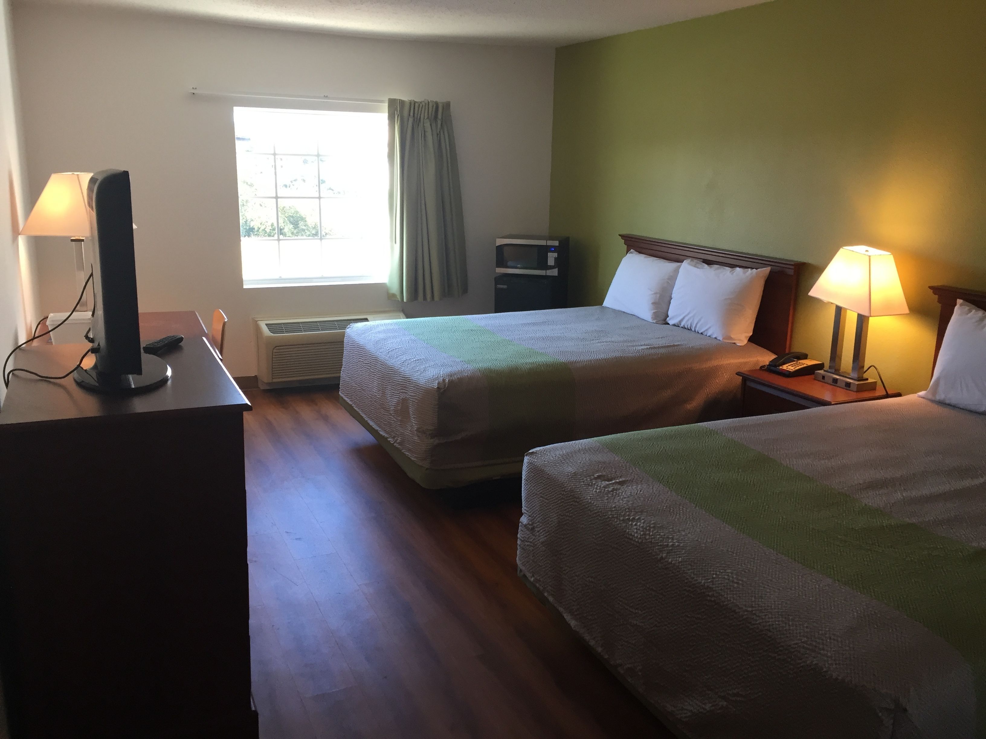 Lydisolert, wi-fi (inkludert) og sengetøy