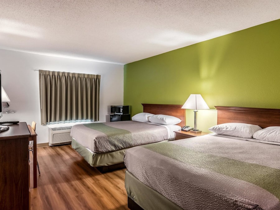 Soundproofing, free WiFi, bed sheets