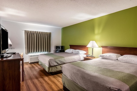 Soundproofing, free WiFi, bed sheets. Motel 6 Petersburg, VA - Fort Lee