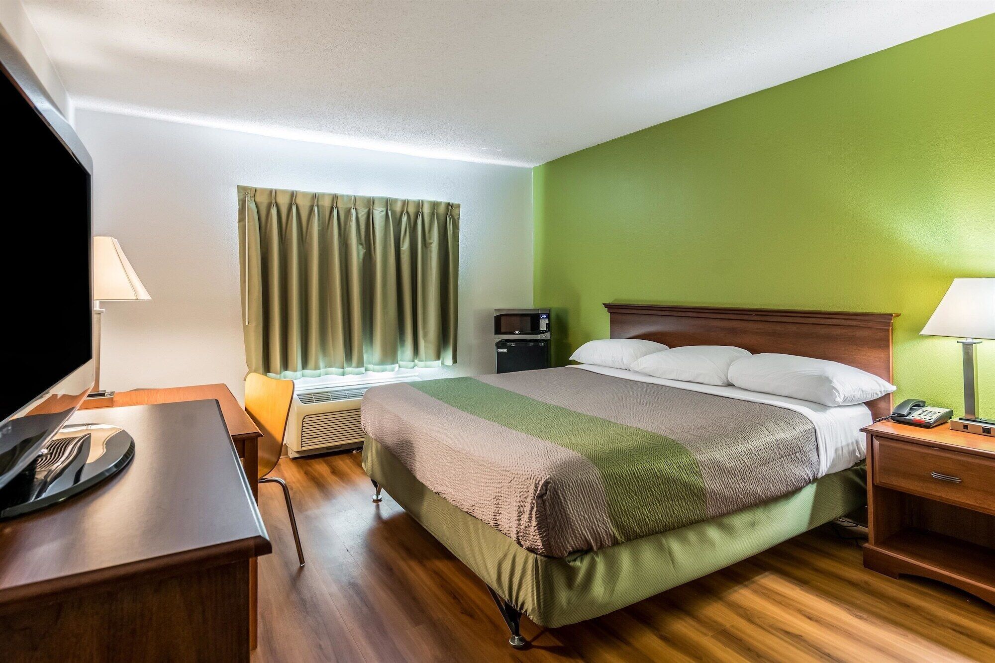 Schallisolierte Zimmer, kostenloses WLAN, Bettwäsche