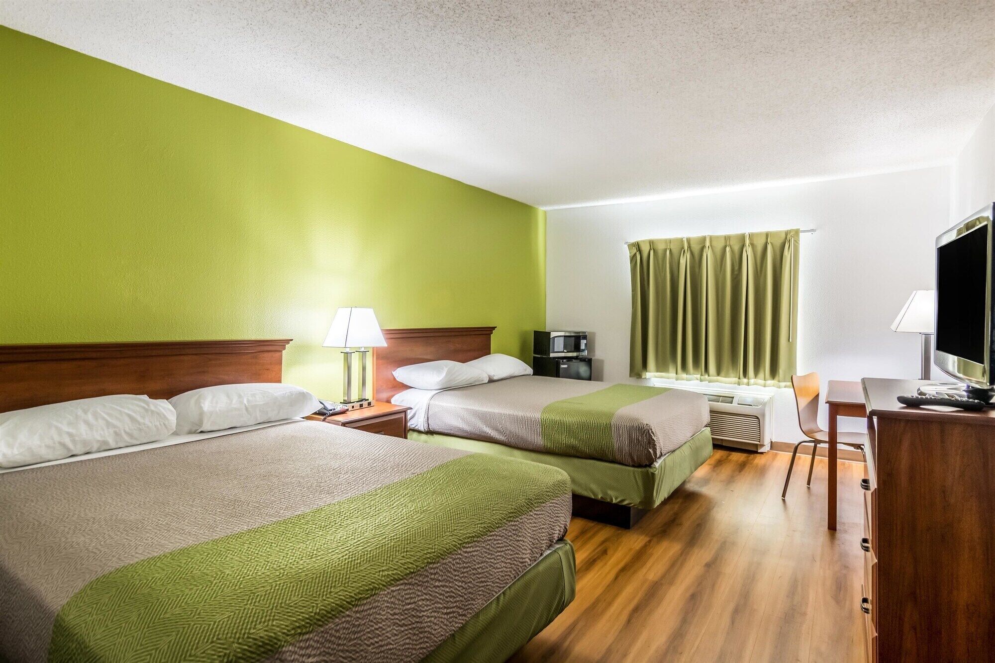 隔音、免费 WiFi、床单